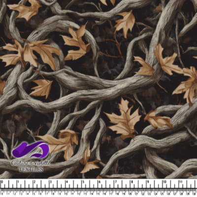 Branches d'arbres entrelacées et feuilles d'automne sèches