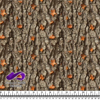 Tee bark texture with scattered autumn leaves