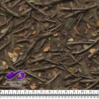 Sous-bois avec racines d'arbres entrelacées, aiguilles de pin