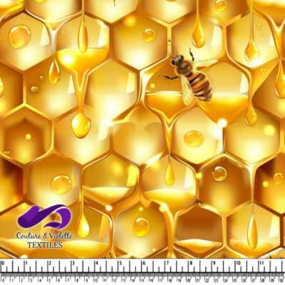 Alvéole d'Or avec Miel Coulant et Gros Plan sur Abeille