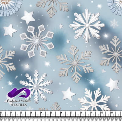 Flocons de neige argentés et blancs sur un doux fond bleu d'hiver