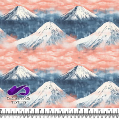 Sommets Montagneux Enneigés avec Brume Rose et Bleue