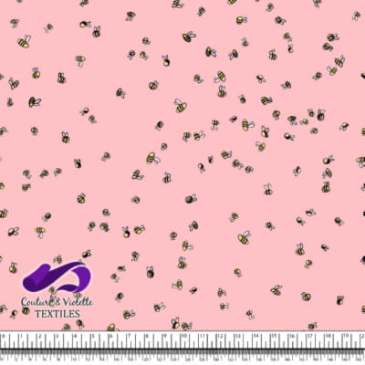 Winnie The Pooh - Abeilles sur fond Strawberry