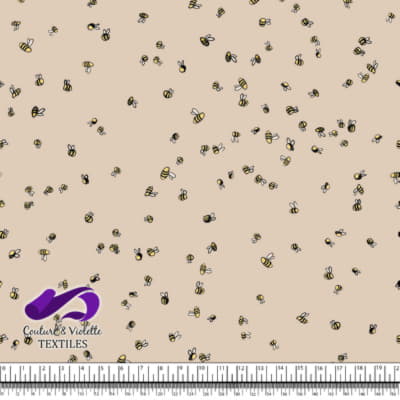 Winnie The Pooh - Bees on background Tapioca